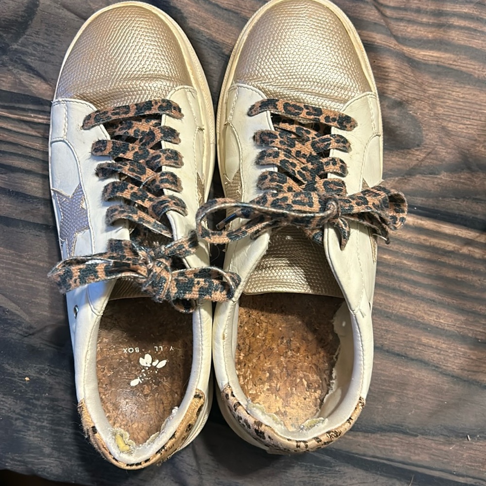 Yellow Box leapord high top shoes with stars 9